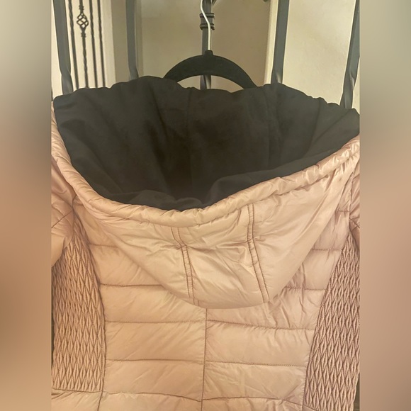 Bernardo Light Weight Puffer Jacket in Rose Gold/Light Pink Color - Picture 4 of 5
